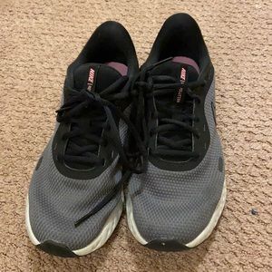 Nike sneaker - lightly worn